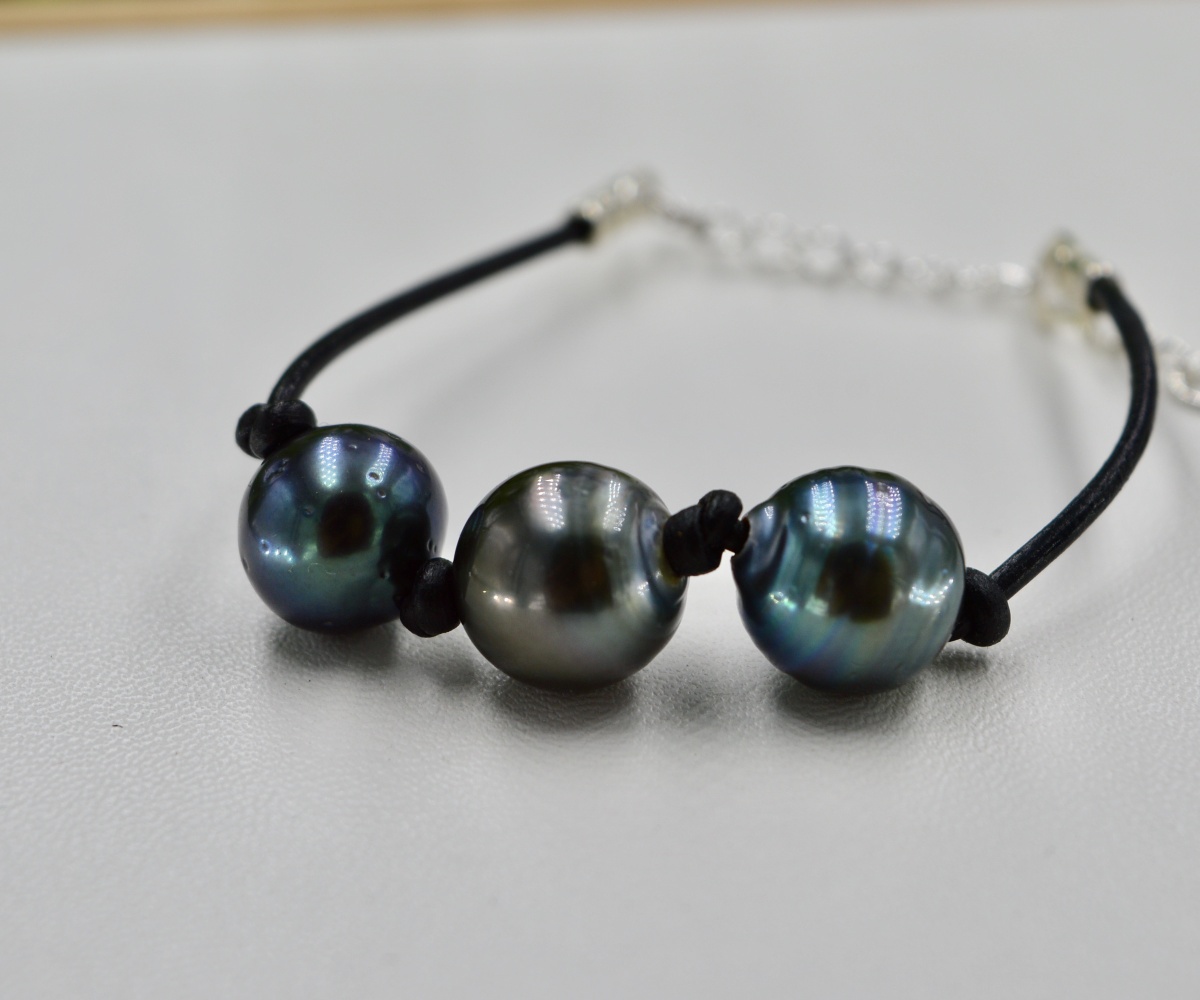 1-collection-tupai-3-perles-sur-cordon-en-cuir-bracelet-en-perles-de-tahiti-2