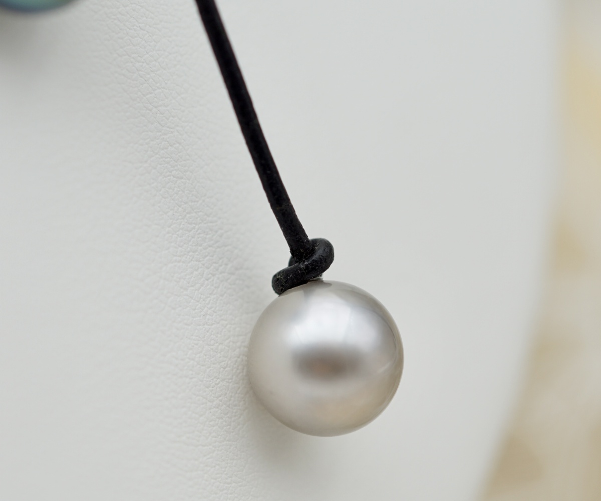 223-collection-fakarava-3-perles-baroques-sur-cuir-collier-en-perles-de-tahiti-4