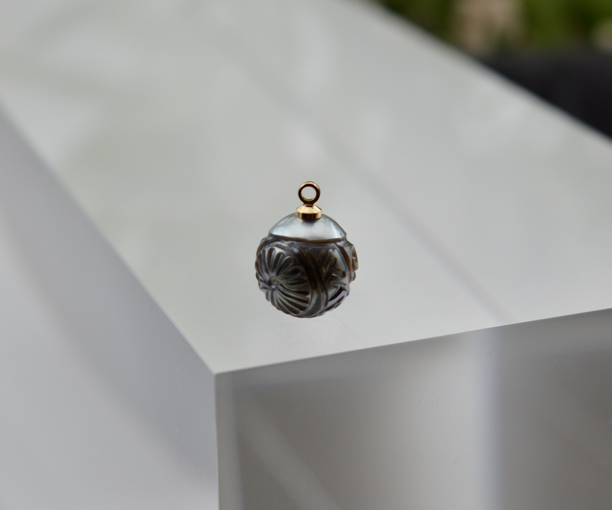 353-collection-fenua-iti-perle-gravee-de-11-5mm-pendentif-en-perles-de-tahiti-2
