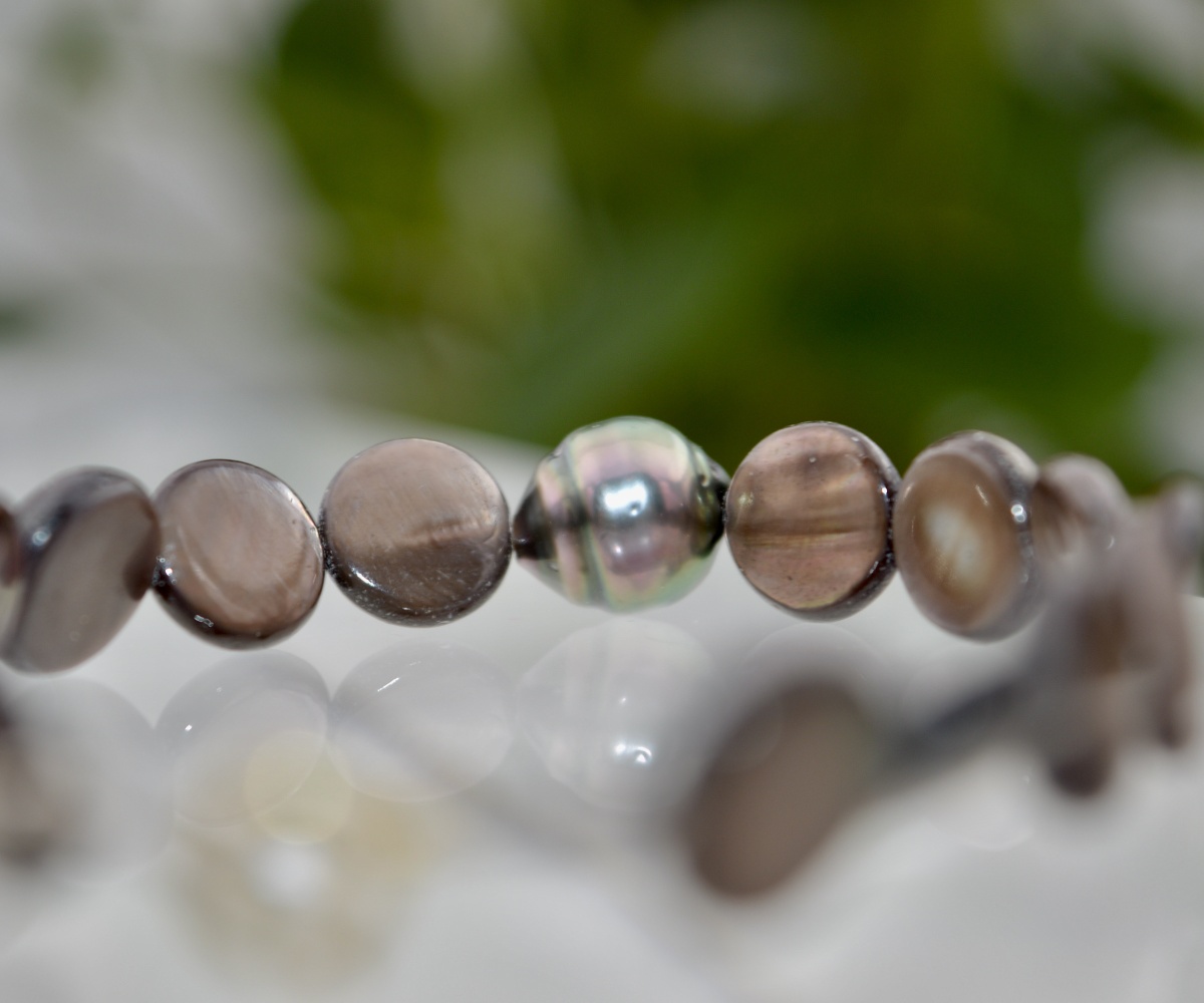 415-collection-poeiti-perle-cerclee-sur-nacre-ambree-bracelet-en-perles-de-tahiti-3