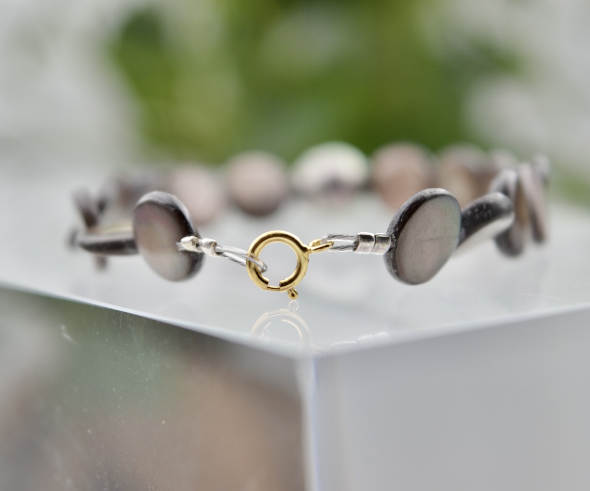 415-collection-poeiti-perle-cerclee-sur-nacre-ambree-bracelet-en-perles-de-tahiti-4