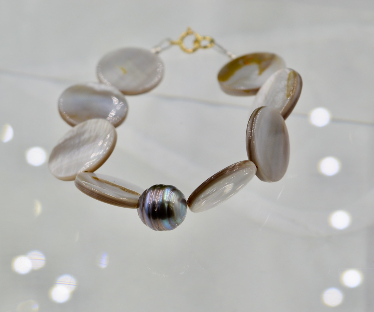 418-collection-poeiti-perle-cerclee-nacre-bracelet-en-perles-de-tahiti-2