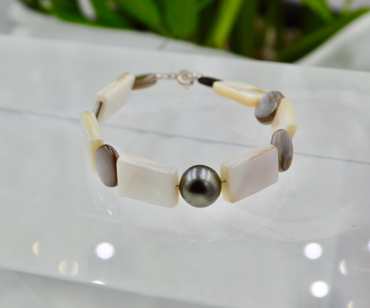 419-collection-poeiti-perle-ronde-sur-nacre-blanche-et-verte-bracelet-en-perles-de-tahiti-0