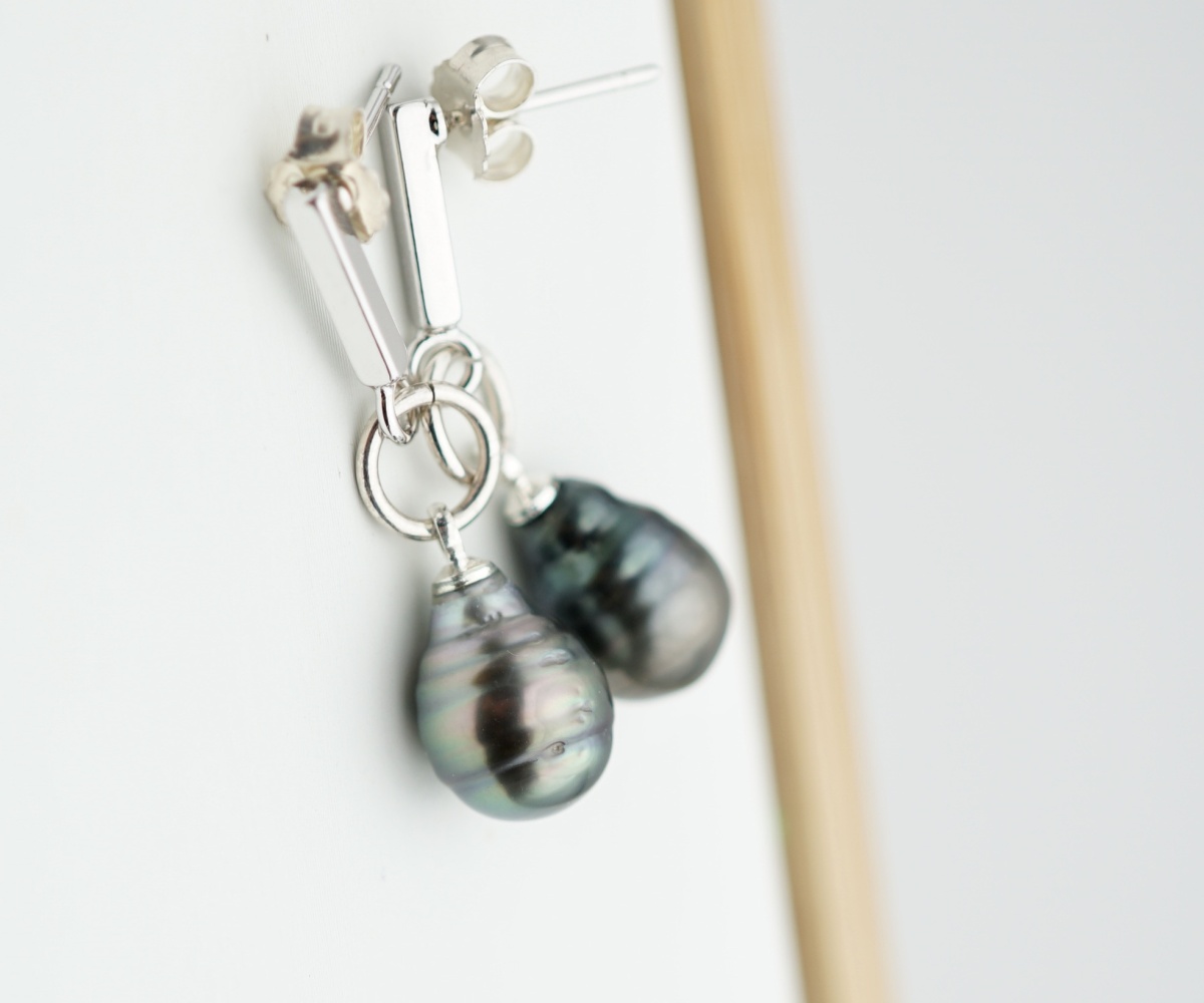 430-collection-mahi-perles-cerclees-argentees-boucles-oreilles-en-perles-de-tahiti-2