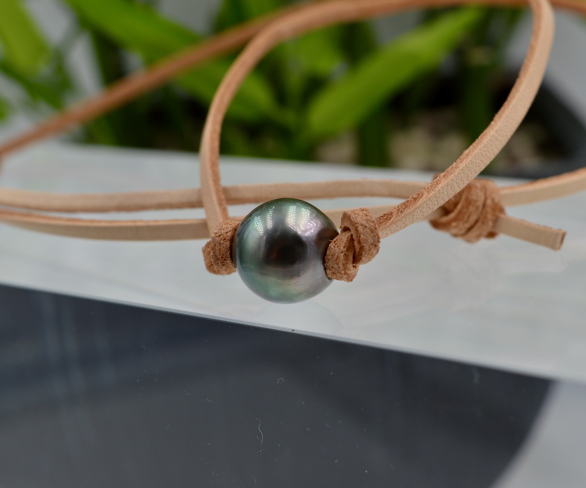 431-collection-tamatea-perle-de-13-8mm-sur-cuir-veritable-collier-en-perles-de-tahiti-0
