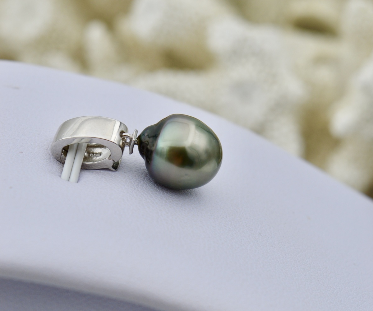 497-collection-manatoa-splendide-perle-baroque-verte-de-10-8mm-pendentif-en-perles-de-tahiti-3