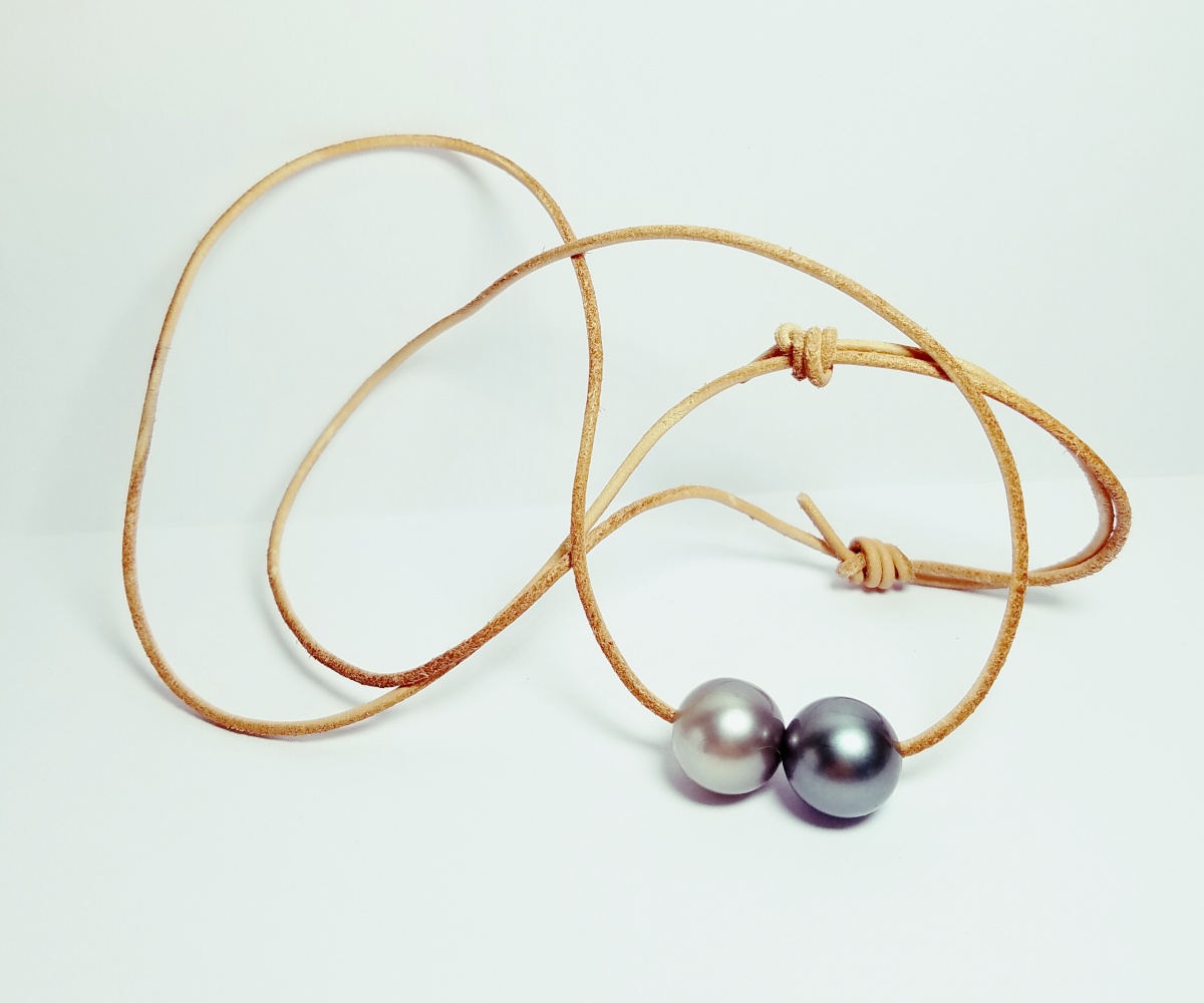 53-collection-fakarava-2-perles-rondes-montees-sur-du-cuir-beige-collier-en-perles-de-tahiti-0