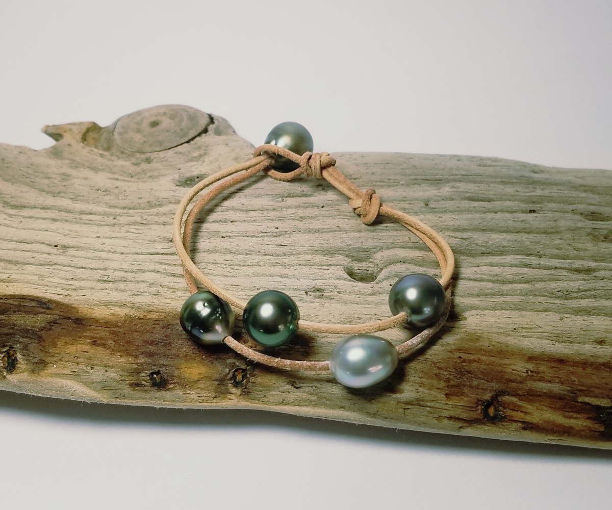 59-collection-tupai-5-perles-sur-cuir-beige-bracelet-en-perles-de-tahiti-0
