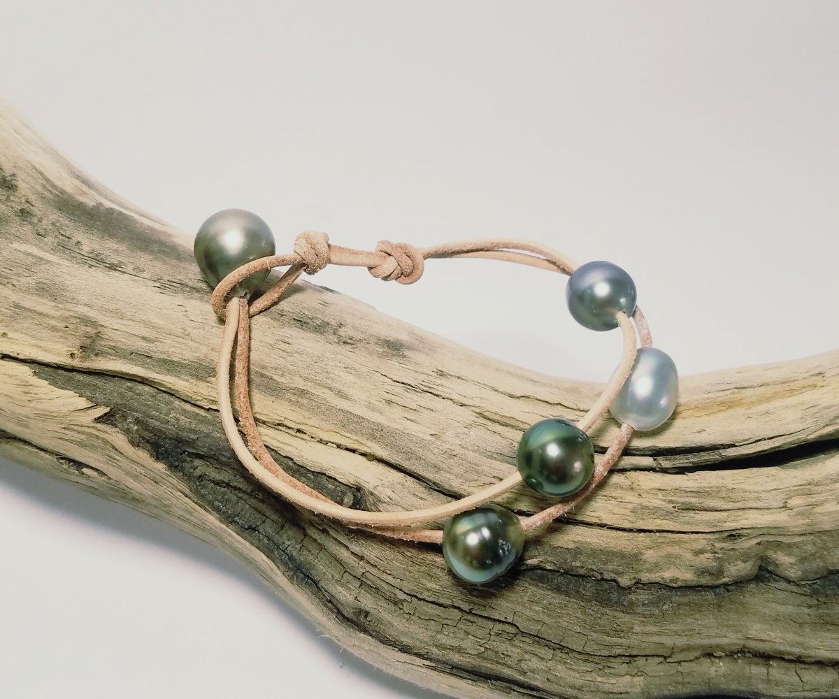 59-collection-tupai-5-perles-sur-cuir-beige-bracelet-en-perles-de-tahiti-1