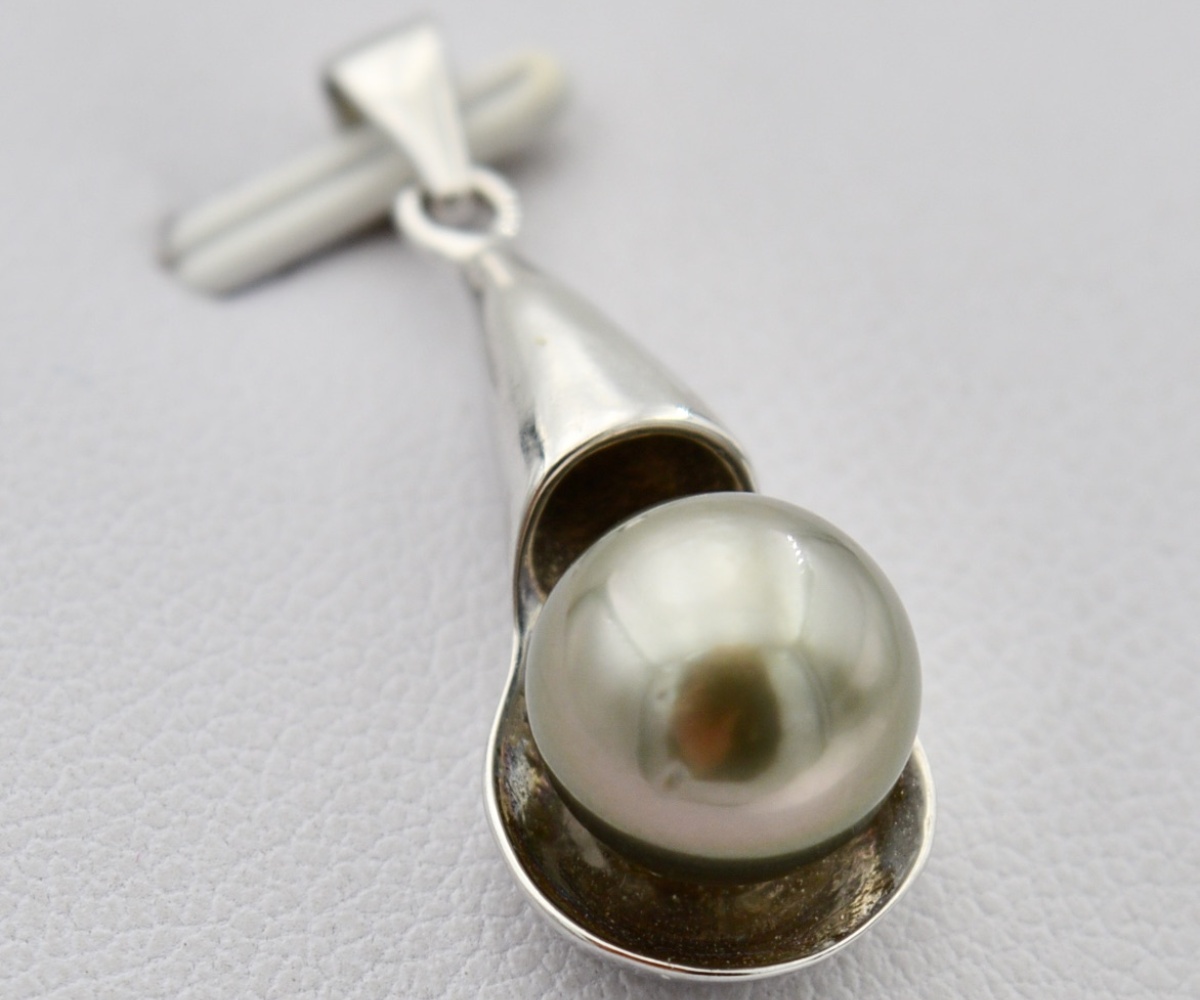 607-collection-puhi-perle-ronde-gold-de-8-5mm-pendentif-en-perles-de-tahiti-2
