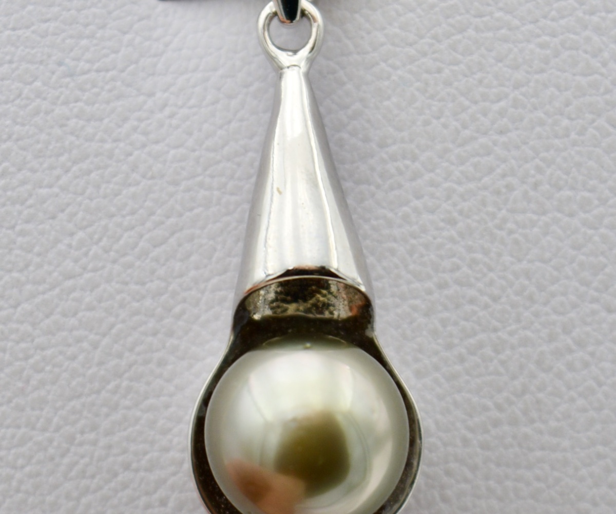 607-collection-puhi-perle-ronde-gold-de-8-5mm-pendentif-en-perles-de-tahiti-4