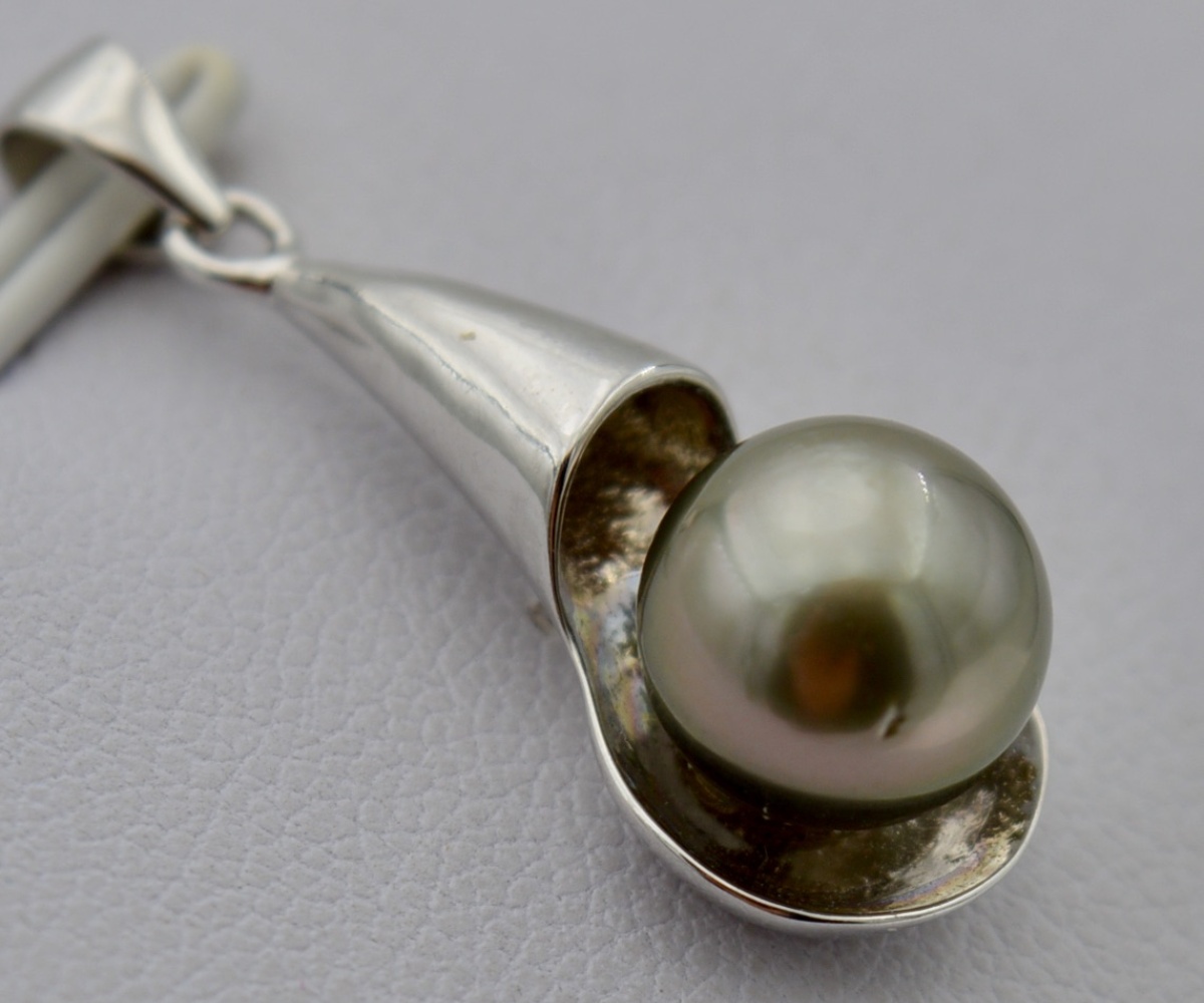 607-collection-puhi-perle-ronde-gold-de-8-5mm-pendentif-en-perles-de-tahiti-5