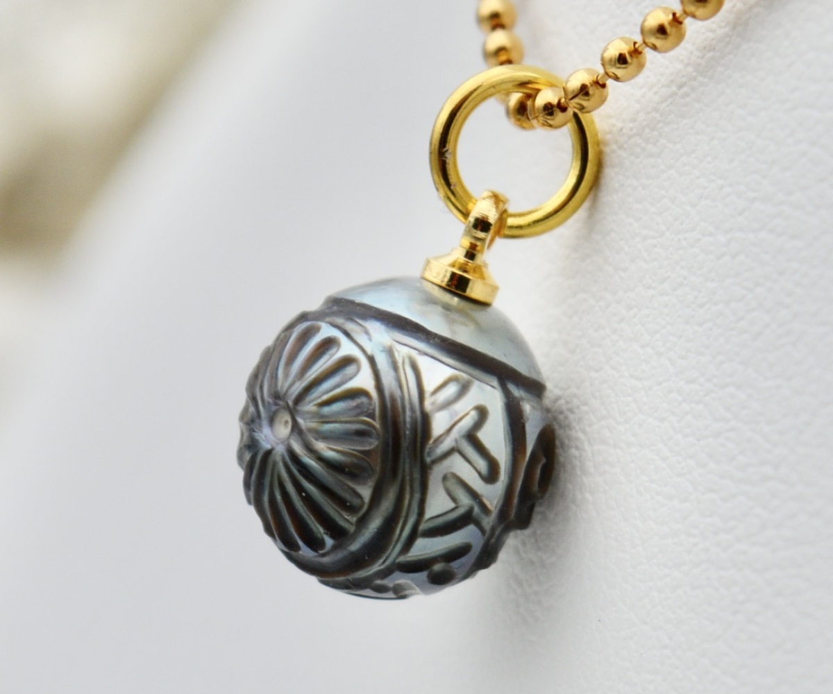 649-collection-fenua-iti-perle-gravee-de-11mm-pendentif-en-perles-de-tahiti-1