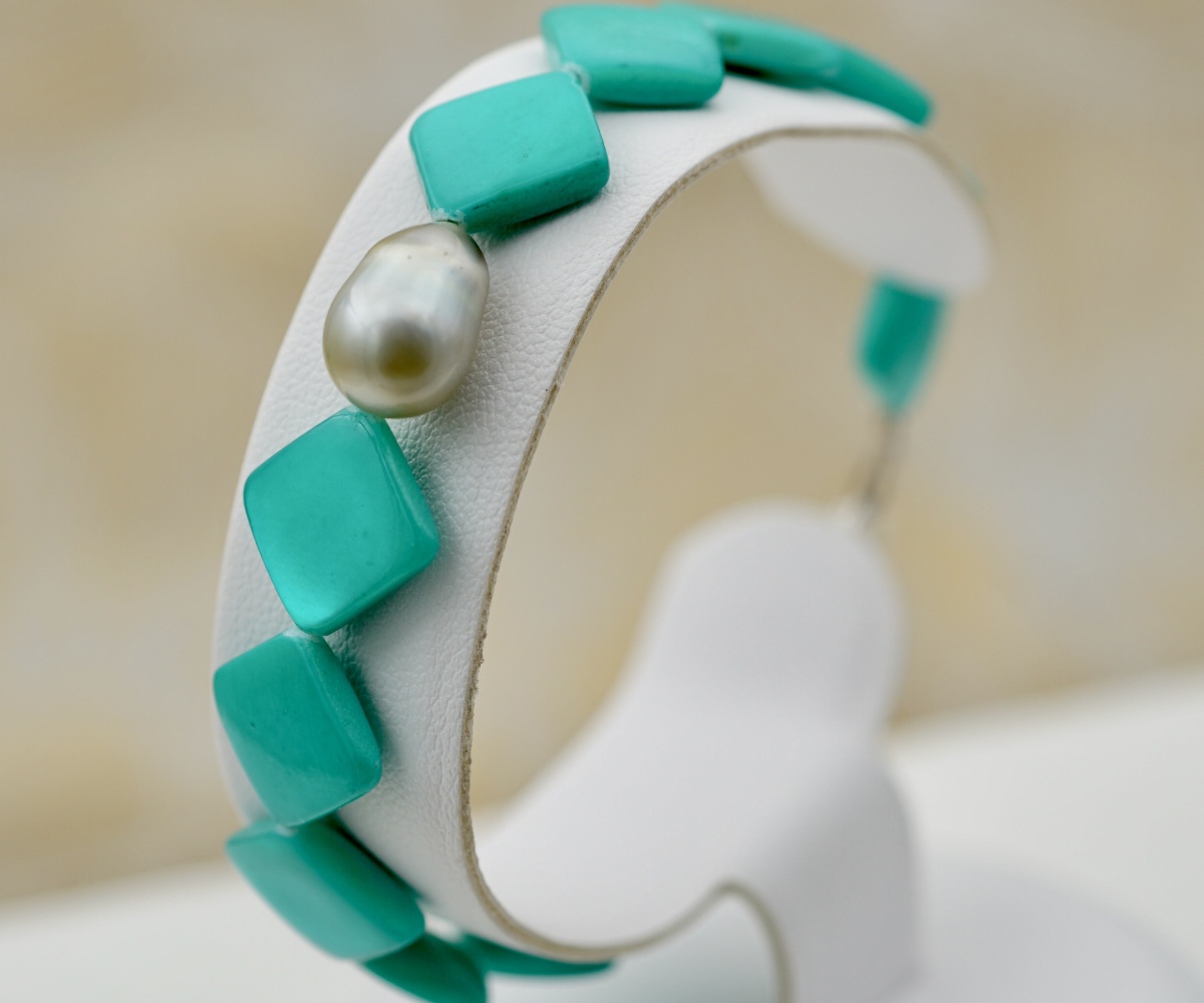 656-collection-poeiti-perle-baroque-sur-nacre-vert-bracelet-en-perles-de-tahiti-0