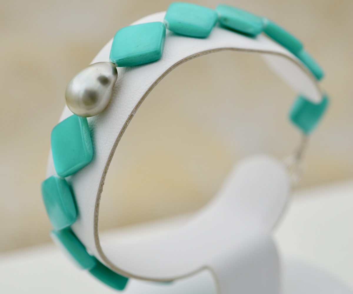 656-collection-poeiti-perle-baroque-sur-nacre-vert-bracelet-en-perles-de-tahiti-3