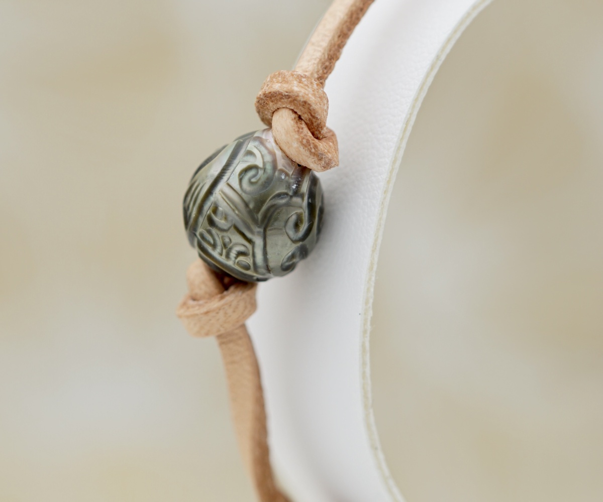 665-collection-oviti-perle-gravee-de-12mm-bracelet-en-perles-de-tahiti-2