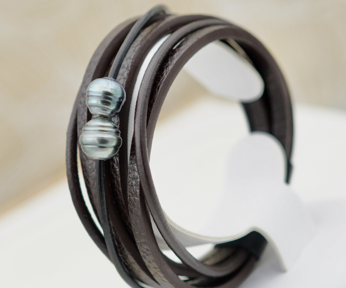 681-collection-tane-deux-perles-cerclees-sur-cuir-veritable-bracelet-en-perles-de-tahiti-1