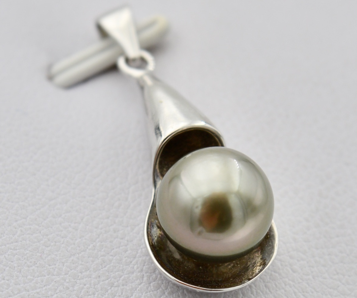 69-collection-puhi-perle-ronde-gold-de-8mm-pendentif-en-perles-de-tahiti-1