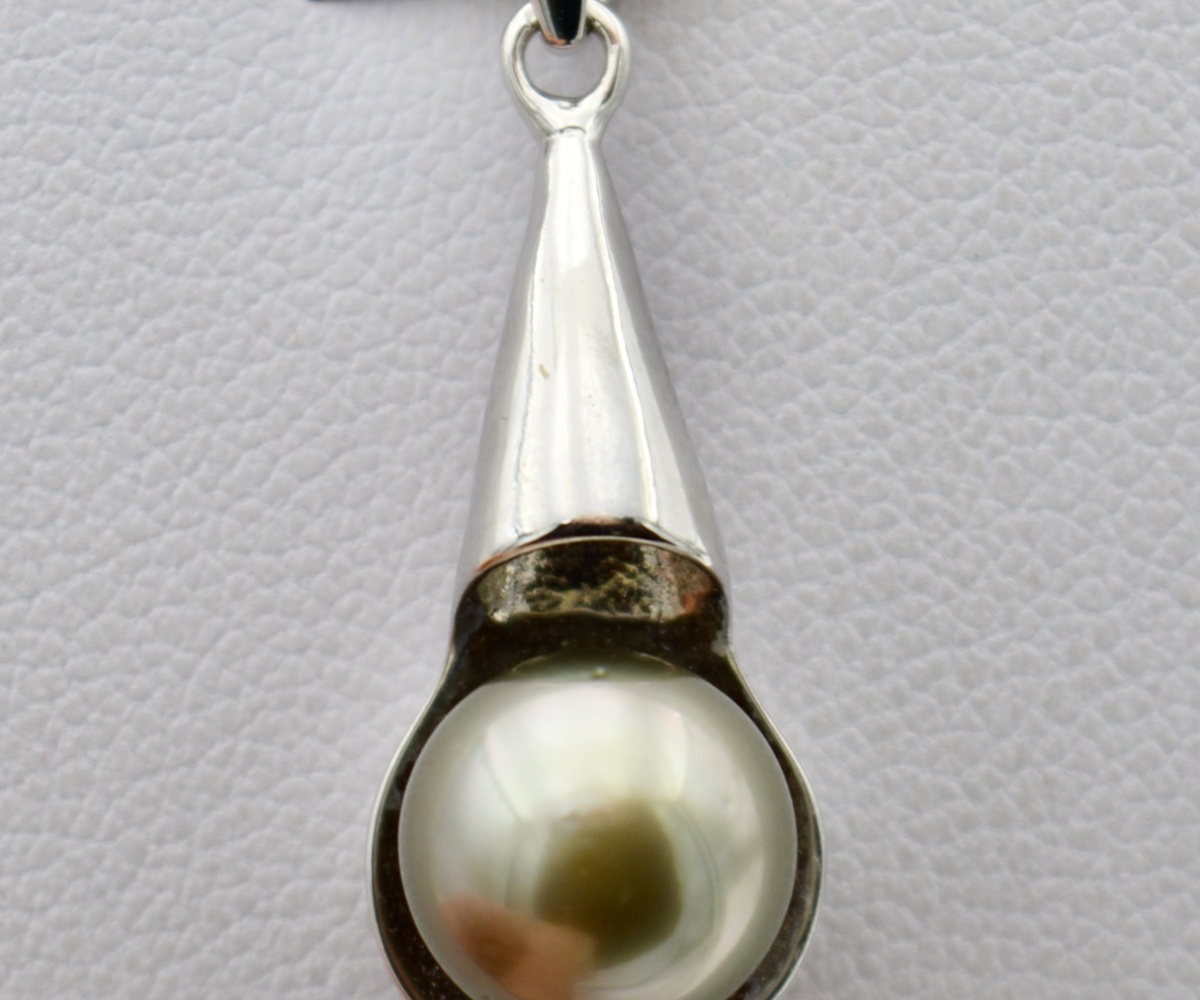 69-collection-puhi-perle-ronde-gold-de-8mm-pendentif-en-perles-de-tahiti-3