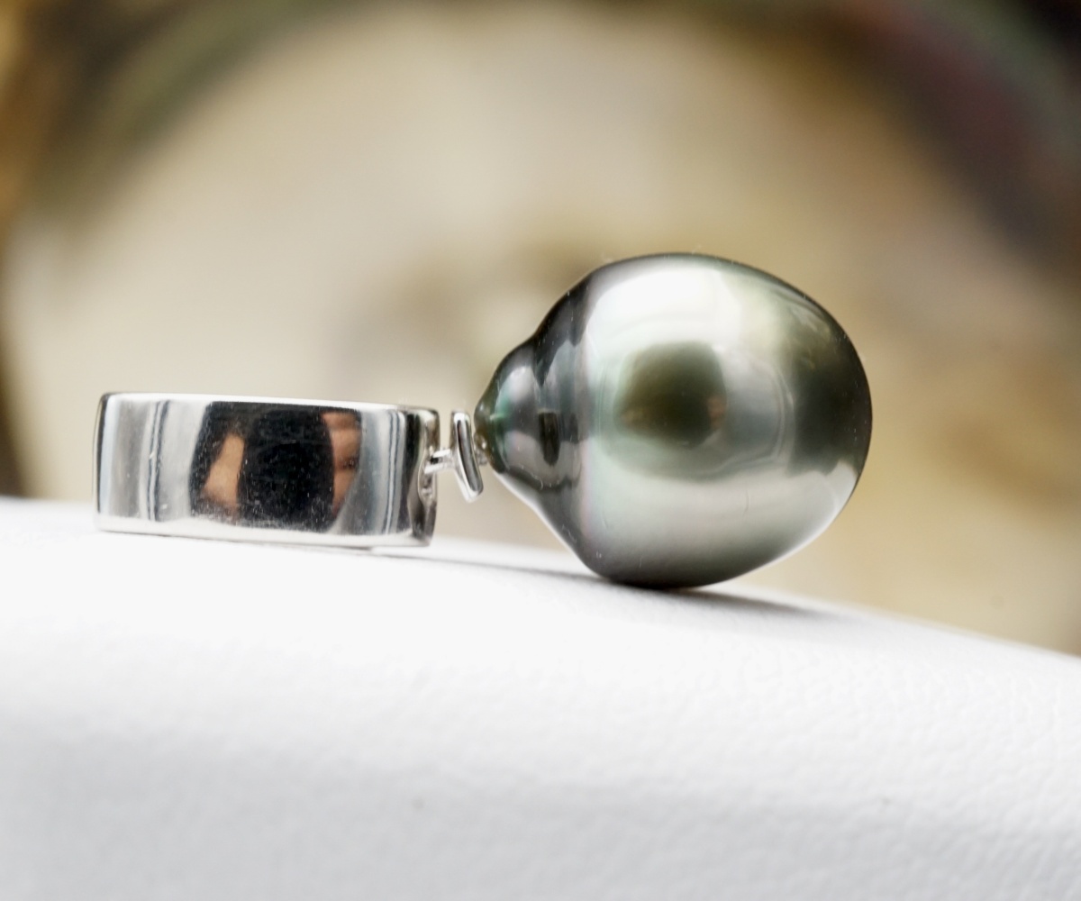 690-collection-manatoa-splendide-perle-baroque-verte-de-10-8mm-pendentif-en-perles-de-tahiti-1