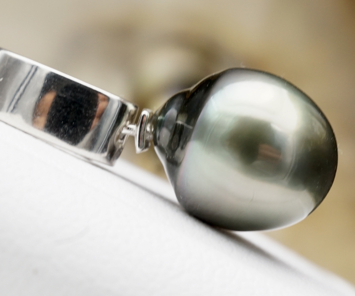 690-collection-manatoa-splendide-perle-baroque-verte-de-10-8mm-pendentif-en-perles-de-tahiti-10