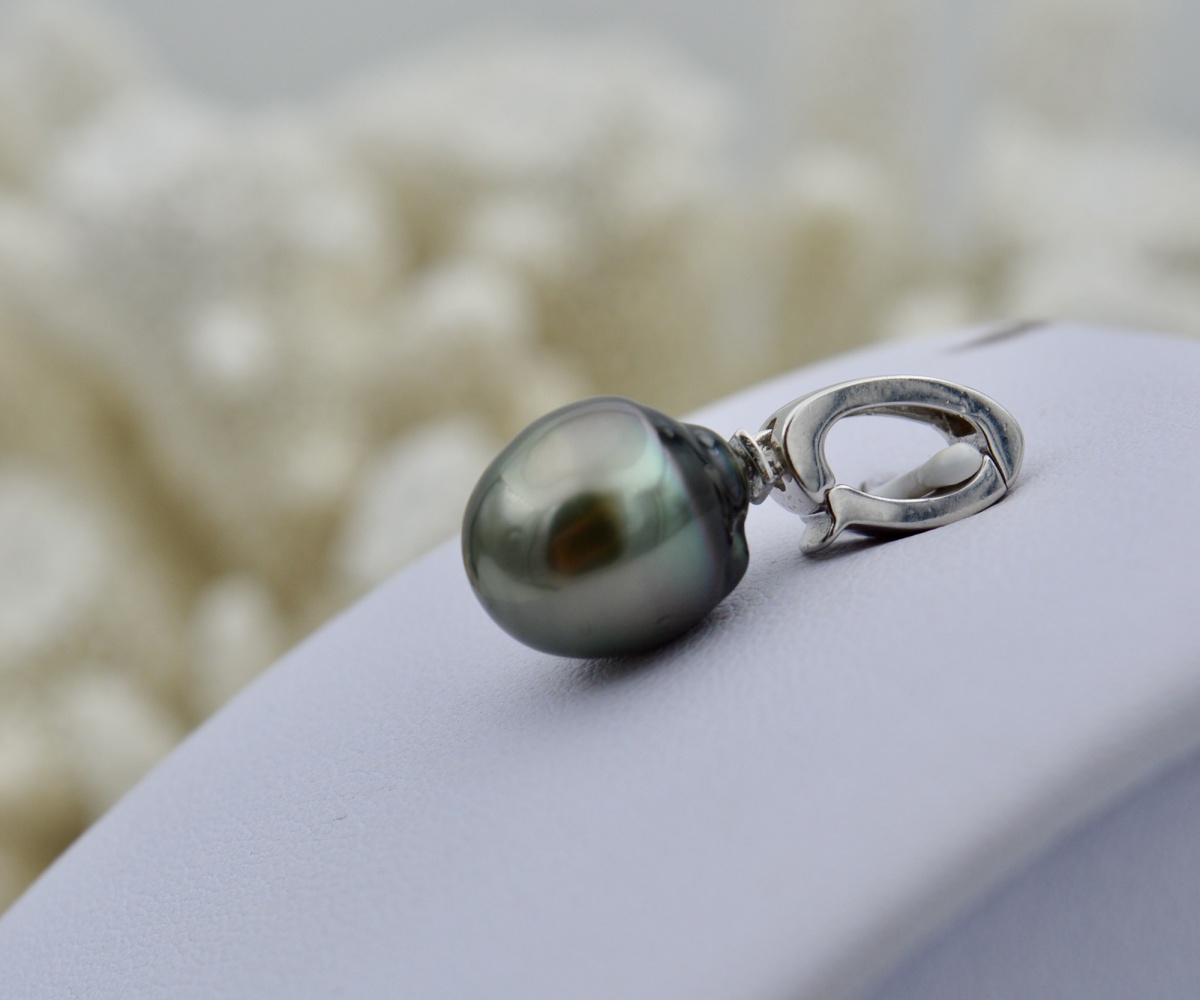 690-collection-manatoa-splendide-perle-baroque-verte-de-10-8mm-pendentif-en-perles-de-tahiti-9