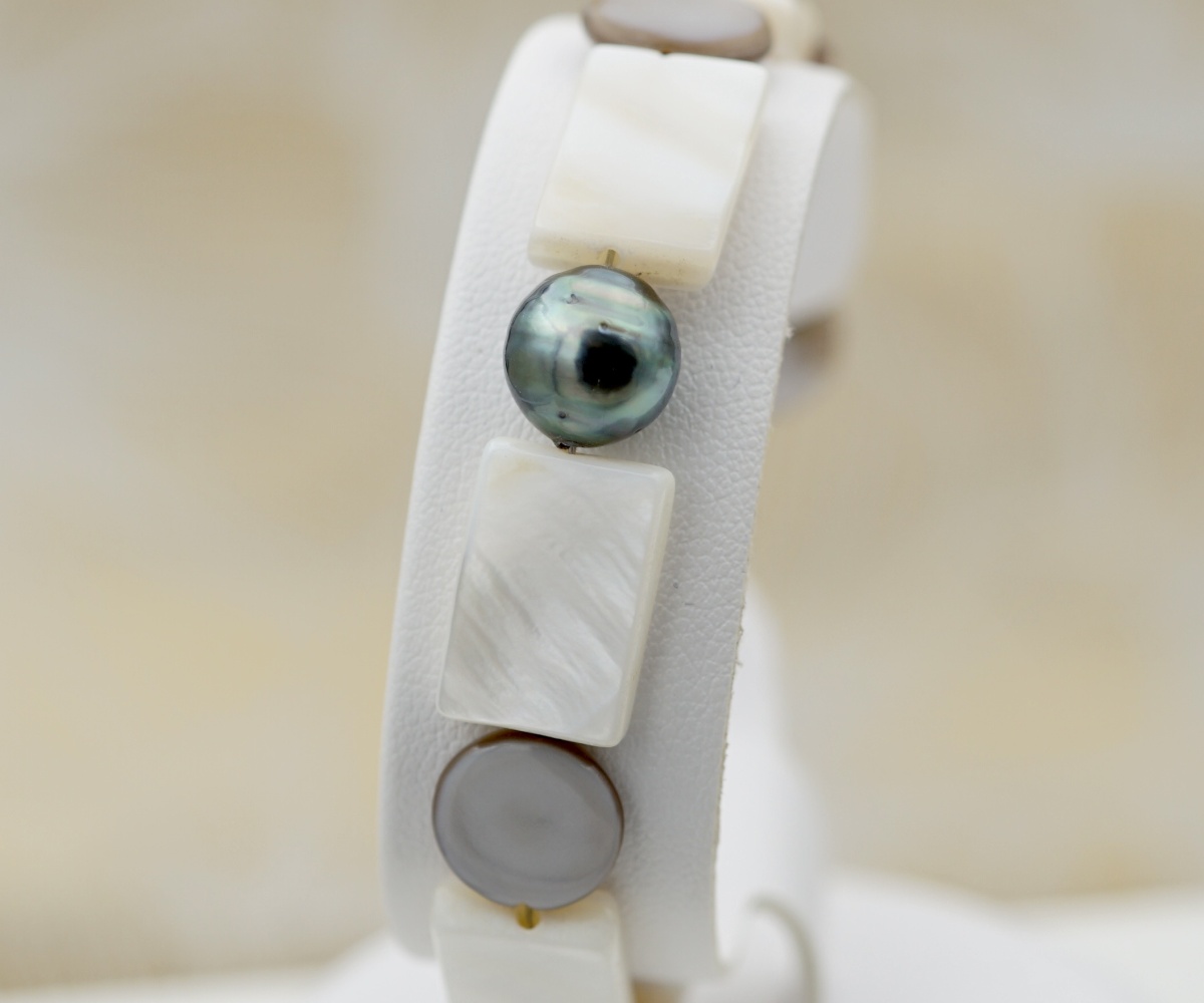 701-collection-poeiti-perle-ronde-sur-nacre-blanche-et-verte-bracelet-en-perles-de-tahiti-0