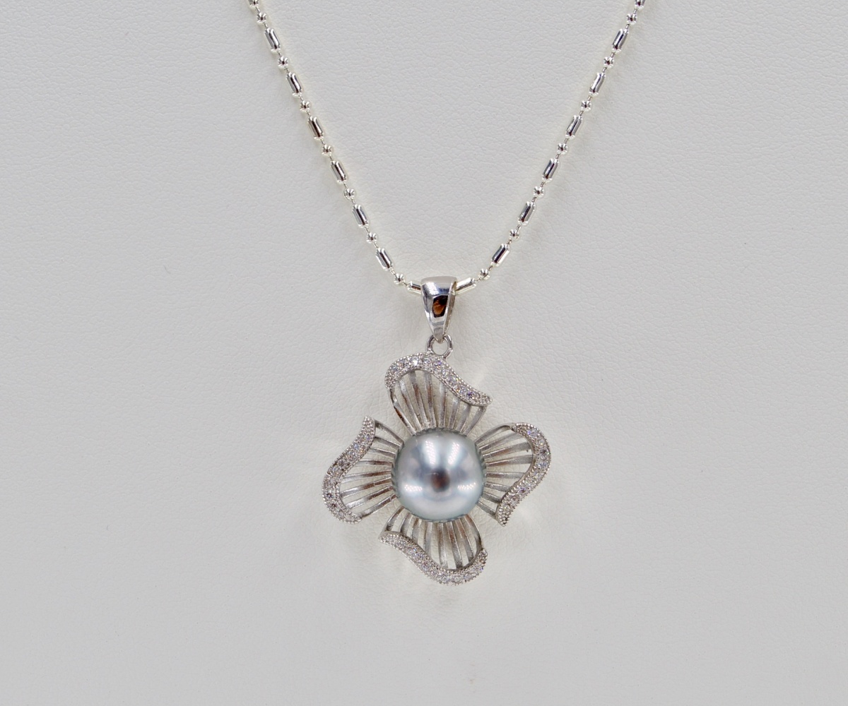 82-collection-tiare-perle-de-tahiti-et-zirconium-collier-en-perles-de-tahiti-1