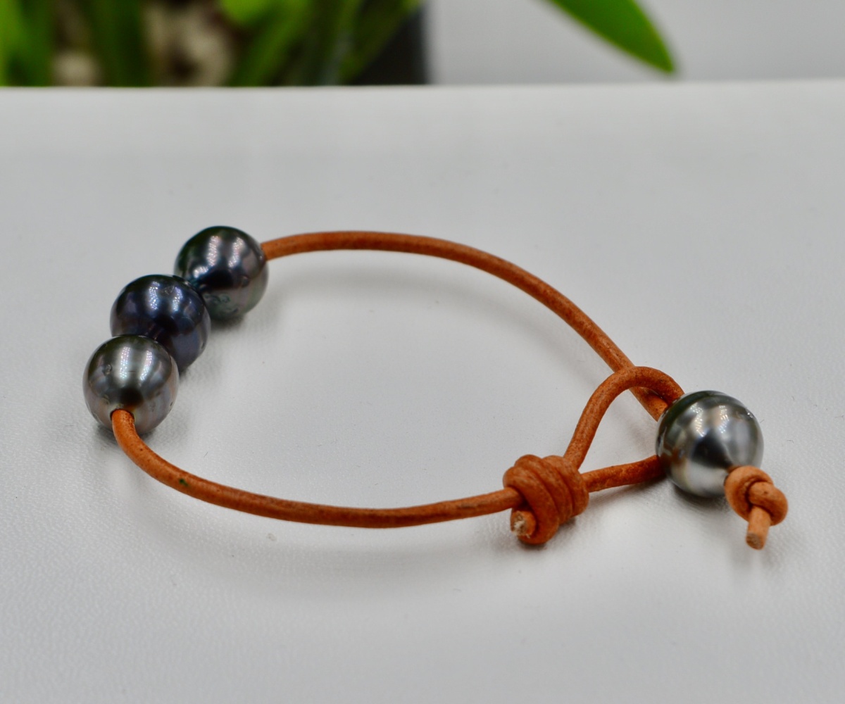 85-collection-moorea-4-perles-sur-cuir-brun-bracelet-en-perles-de-tahiti-1