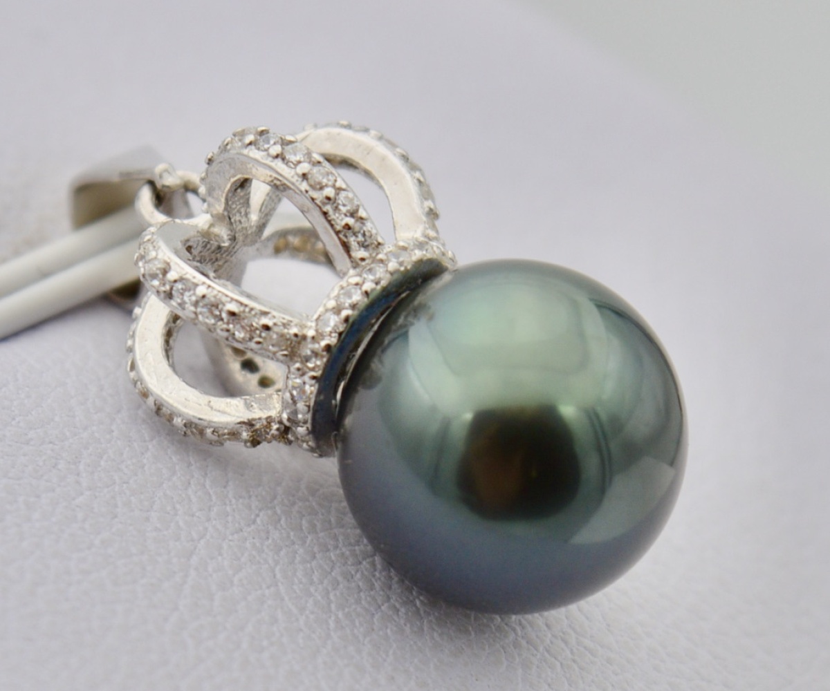 97-collection-heiura-splendide-perle-de-11-5mm-montee-sur-une-couronne-en-argent-et-zirconiums-pendentif-en-perles-de-tahiti-1