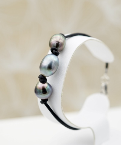 598-collection-tupai-3-perles-baroques-sur-cordon-en-cuir-bracelet-en-perles-de-tahiti-et-pierres-naturelles-0