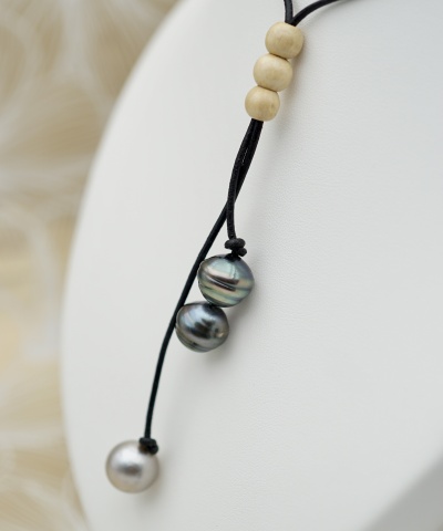 599-collection-fakarava-3-perles-baroques-sur-cuir-collier-en-perles-de-tahiti-et-pierres-naturelles-0