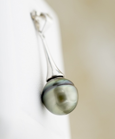 692-collection-mauii-perle-cerclee-de-9-4mm-pendentif-en-perles-de-tahiti-0