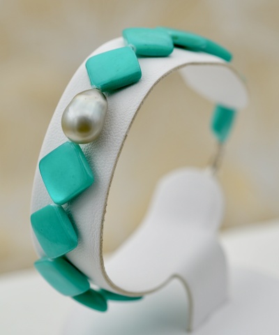 698-collection-poeiti-perle-baroque-sur-nacre-vert-bracelet-en-perles-de-tahiti-0