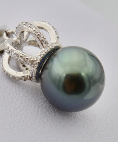 97-collection-heiura-splendide-perle-de-11-5mm-montee-sur-une-couronne-en-argent-et-zirconiums-pendentif-en-perles-de-tahiti-0